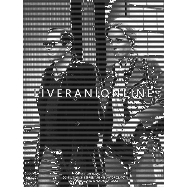 Le Gemelle Kessler - Ballerine nella foto Alice con Enrico Maria Salerno Ph archivio giovanni liverani/ag. aldo liverani