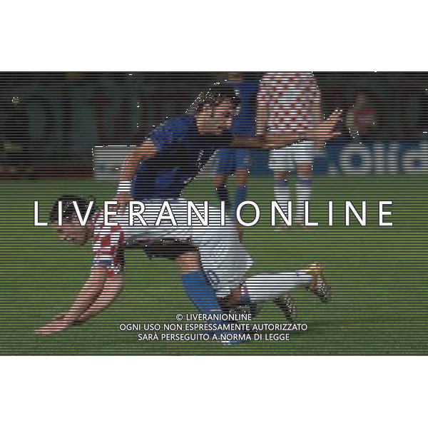 ITALIA - CROAZIA AMICHEVOLE A LIVORNO 16/08/2006 NELLA FOTO: GENNARO DELVECCHIO CON SERIC FOTO BIZZI/AG. ALDO LIVERANI