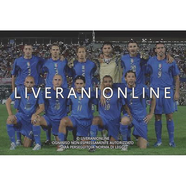 Livorno (Li) 16/08/2006 Amichevole Italia-Croazia allo stadio Armando Picchi Nella foto: La formazione dell\'Italia: in piedi da sx Chiellini Giorgio, Zenoni Damiano, Ambrosini Massimo, Amelia Marco, Del Vecchio Gennaro, Lucarelli Cristiano. Seduti da sx F