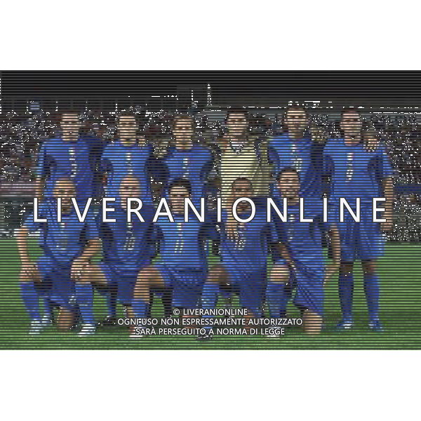 Livorno (Li) 16/08/2006 Amichevole Italia-Croazia allo stadio Armando Picchi Nella foto: La formazione dell\'Italia: in piedi da sx Chiellini Giorgio, Zenoni Damiano, Ambrosini Massimo, Amelia Marco, Del Vecchio Gennaro, Lucarelli Cristiano. Seduti da sx F