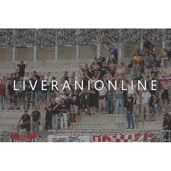 LIVORNO,16 AGOSTO 2006 CALCIO ITALIA-CROAZIA NELLA FOTO:TIFOSI CROATI INTENTI A FARE UNA SVASTICA CON LA LORO POSIZIONE SULLE GRADINATE FOTO BIZZI/A.LIVERANI