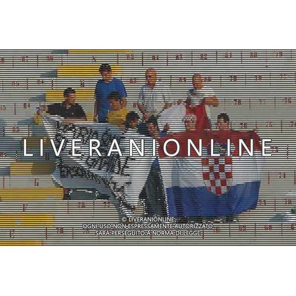 LIVORNO,16 AGOSTO 2006 CALCIO ITALIA-CROAZIA NELLA FOTO:TIFOSI CROATI FOTO BIZZI/A.LIVERANI