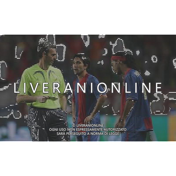 Barcellona - Siviglia Supercoppa Europea a Montecarlo 25/08/2006 nella foto arbitro farina ronaldinho e deco ph luzzani/ag. aldo liverani