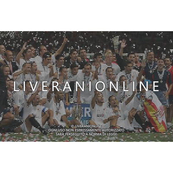 Barcellona - Siviglia Supercoppa Europea a Montecarlo 25/08/2006 nella foto la premiazione del siviglia vincitore della coppa ph luzzani/ag. aldo liverani