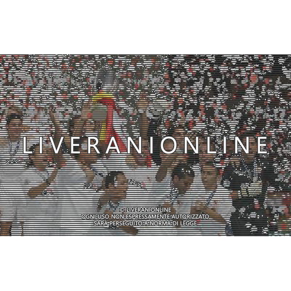 Barcellona - Siviglia Supercoppa Europea a Montecarlo 25/08/2006 nella foto la premiazione del siviglia vincitore della coppa ph luzzani/ag. aldo liverani