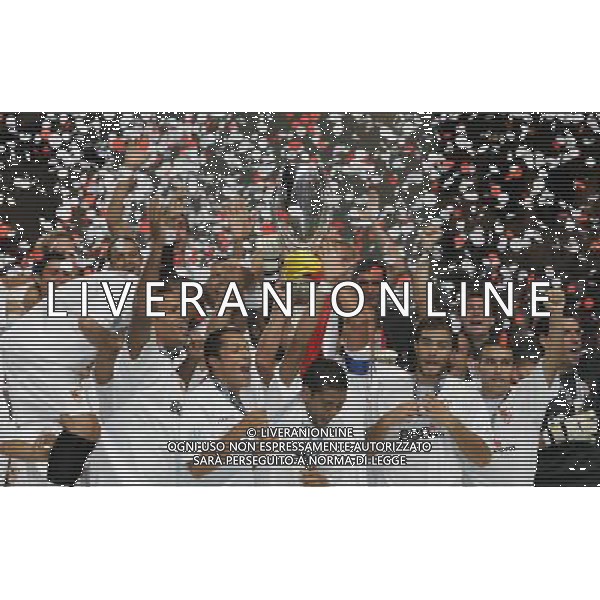 Barcellona - Siviglia Supercoppa Europea a Montecarlo 25/08/2006 nella foto la premiazione del siviglia vincitore della coppa ph luzzani/ag. aldo liverani