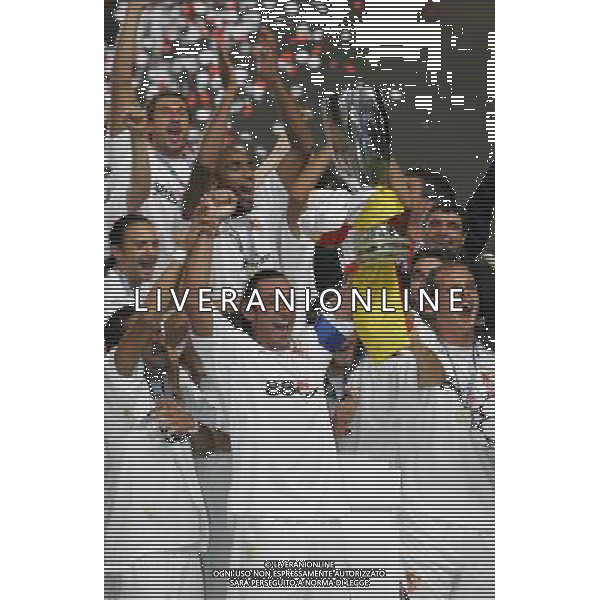 Barcellona - Siviglia Supercoppa Europea a Montecarlo 25/08/2006 nella foto la premiazione del siviglia vincitore della coppa ph luzzani/ag. aldo liverani