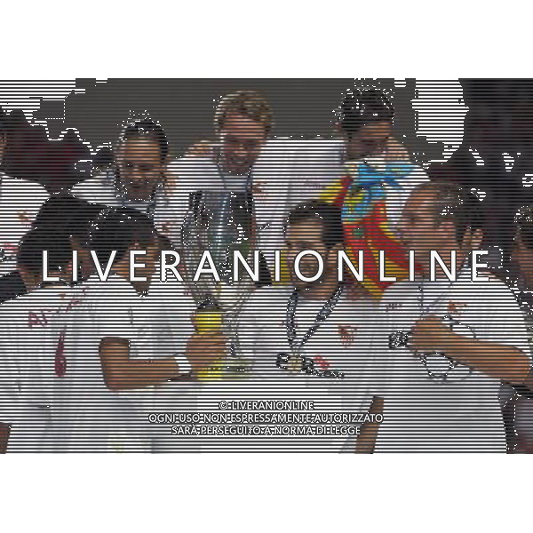 Barcellona - Siviglia Supercoppa Europea a Montecarlo 25/08/2006 nella foto la premiazione del siviglia vincitore della coppa ph luzzani/ag. aldo liverani