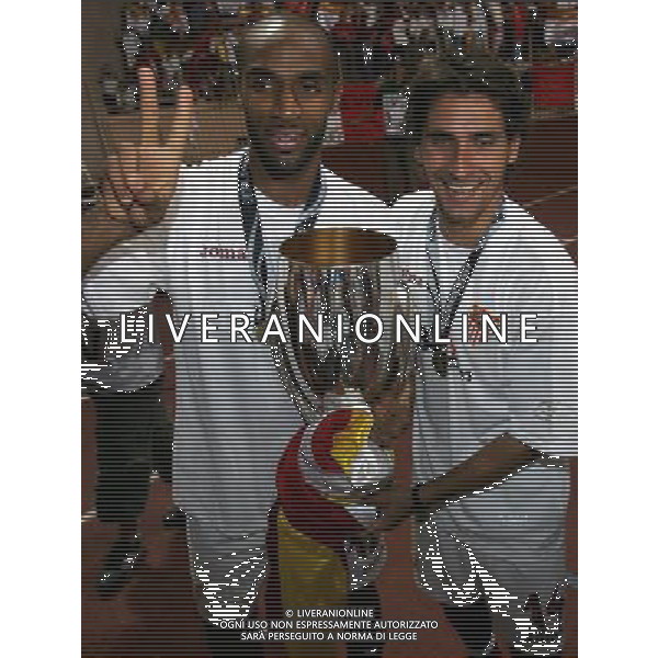 Monaco Montecarlo 25-08-2006 Supercoppa Europea 2006 barcellona-siviglia 0:3 nella foto kanoute\' e escude\' ph marco luzzani/ag aldo liverani s.a.s.