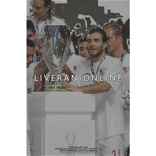 Monaco Montecarlo 25-08-2006 Supercoppa Europea 2006 barcellona-siviglia 0:3 nella foto maresca con la coppa ph marco luzzani/ag aldo liverani s.a.s.