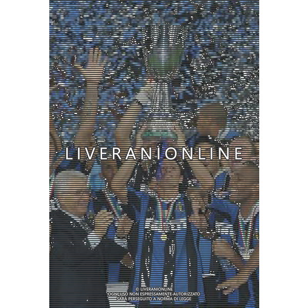 Inter - Roma Supercoppa Italiana 26/08/2006 nella foto i festeggiamenti per la premiazione dell\'inter vincitrice della Coppa ph luzzani/ag. aldo liverani