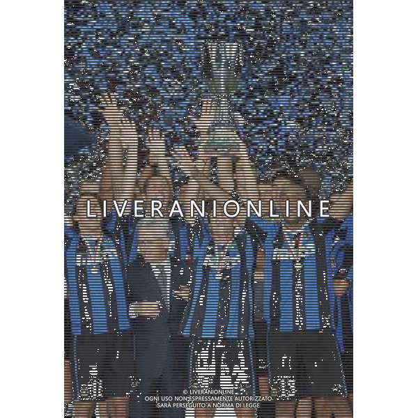 Inter - Roma Supercoppa Italiana 26/08/2006 nella foto i festeggiamenti per la premiazione dell\'inter vincitrice della Coppa ph luzzani/ag. aldo liverani