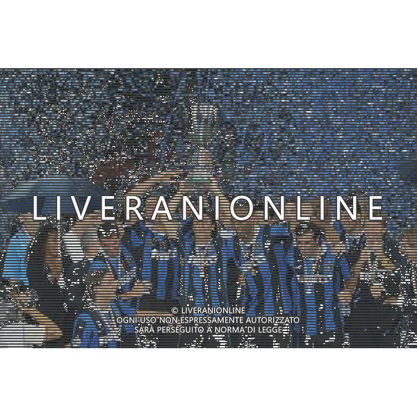 Inter - Roma Supercoppa Italiana 26/08/2006 nella foto i festeggiamenti per la premiazione dell\'inter vincitrice della Coppa ph luzzani/ag. aldo liverani