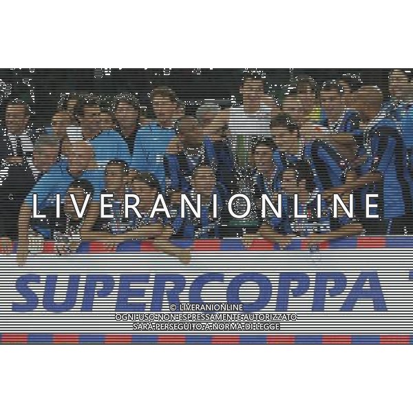 Inter - Roma Supercoppa Italiana 26/08/2006 nella foto i festeggiamenti per la premiazione dell\'inter vincitrice della Coppa ph luzzani/ag. aldo liverani