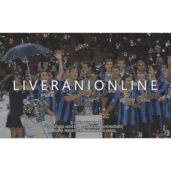 Milano 26-08-2006 inter-roma 4:3 Supercoppa Italiana TIM 2006 nella foto la premiazione dell\' Inter vincitrice della coppa * ph marco luzzani/ag aldo liverani s.a.s.