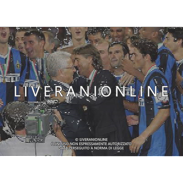 Milano 26-08-2006 inter-roma 4:3 Supercoppa Italiana TIM 2006 nella foto matarrese antonio con roberto mancini durante la premiazione* ph marco luzzani/ag aldo liverani s.a.s.