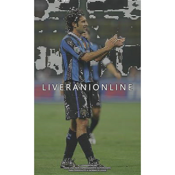 Milano 26-08-2006 inter-roma 4:3 Supercoppa Italiana TIM 2006 nella foto luis figo appalude * ph marco luzzani/ag aldo liverani s.a.s.