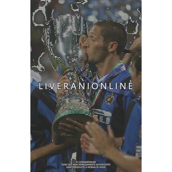 MILANO 26/08/2007 FINALE SUPERCOPPA ITALIANA TIM NELLA FOTO LA PEREMIAZIONE AI GIOCATORI DELL\'INTER AGENZIA ALDO LIVERANI