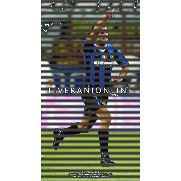 Inter - Roma Supercoppa Italiana Tim 26/08/2006 nella foto esultanza dopo il gol di luis figo ph santandrea/ag. aldo lvierani