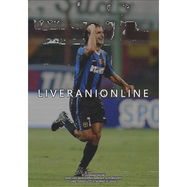 Inter - Roma Supercoppa Italiana Tim 26/08/2006 nella foto esultanza dopo il gol di luis figo ph santandrea/ag. aldo lvierani