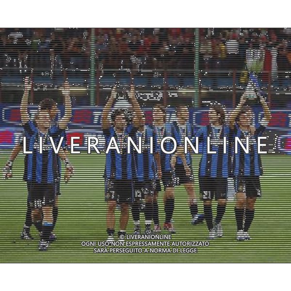 Inter - Roma Supercoppa Italiana Tim 26/08/2006 nella foto esultanza a fine gara dei giocatori interisti vincitori della coppa ph santandrea/ag. aldo lvierani