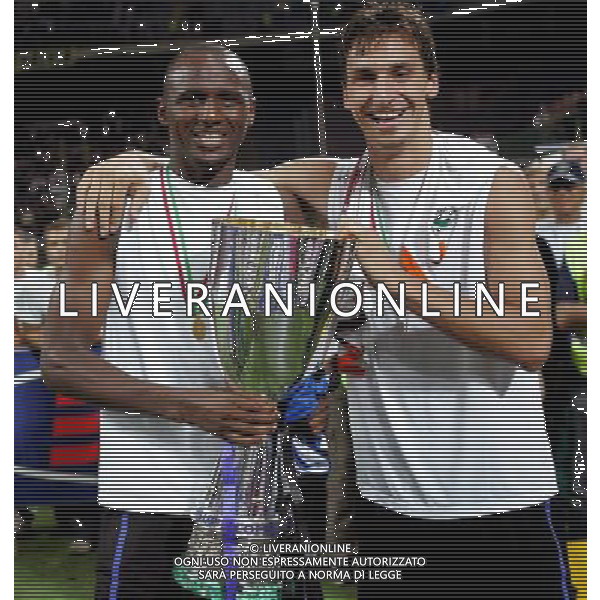 Inter - Roma Supercoppa Italiana Tim 26/08/2006 nella foto patrick vieira e zlatan ibrahimovic esultanti a fine gara con la Coppa ph santandrea/ag. aldo lvierani