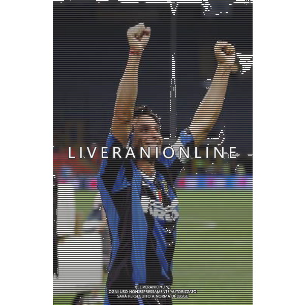 Inter - Roma Supercoppa Italiana Tim 26/08/2006 nella foto javier zanetti esultantei a fine gara ph santandrea/ag. aldo lvierani