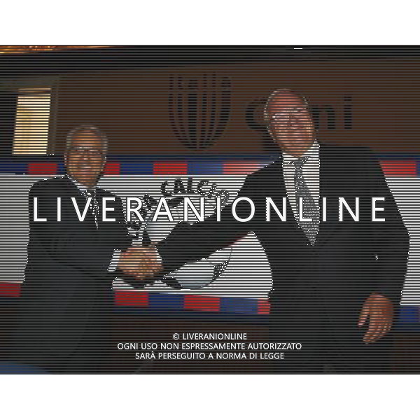 Roma - 30/ 08 / 2006 - Salone d\'Onore del Coni - Foro Italico - Cerimonia di presentazione dei Calendari 2006/2007 della Serie A e della Serie B TIM - nella foto: Il presidente della Lega Calcio Antonio Matarrese ed il Commissario Guido Rossi ph Corradet