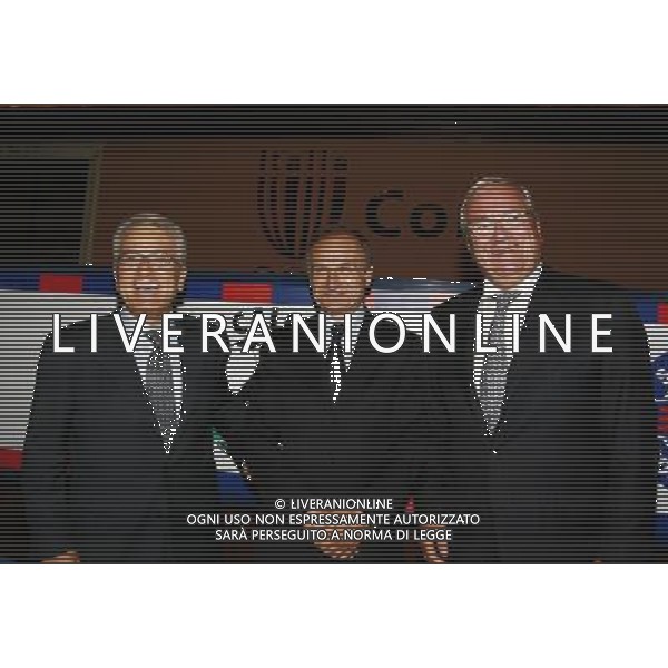 Roma - 30/ 08 / 2006 - Salone d\'Onore del Coni - Foro Italico - Cerimonia di presentazione dei Calendari 2006/2007 della Serie A e della Serie B TIM - nella foto: da sx il Presidente della Lega Antonio Matarrese il presidente del Coni Gianni Petrucci ed