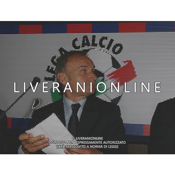 Roma - 30/ 08 / 2006 - Salone d\'Onore del Coni - Foro Italico - Cerimonia di presentazione dei Calendari 2006/2007 della Serie A e della Serie B TIM - nella foto: Il Presidente del Coni Gianni Petrucci ph Corradetti/ag. aldo liverani 