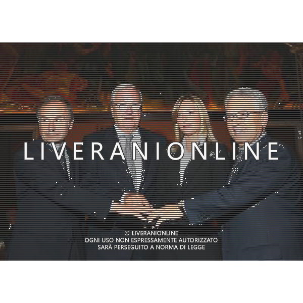 Roma - 30/ 08 / 2006 - Salone d\'Onore del Coni - Foro Italico - Cerimonia di presentazione dei Calendari 2006/2007 della Serie A e della Serie B TIM - nella foto: il Presidente della Lega Antonio Matarrese il presidente del Coni Gianni Petrucci ed il com