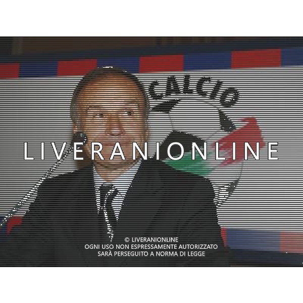 Roma - 30/ 08 / 2006 - Salone d\'Onore del Coni - Foro Italico - Cerimonia di presentazione dei Calendari 2006/2007 della Serie A e della Serie B TIM - nella foto: il presidente del Coni Gianni Petrucci ph Corradetti/ag. aldo liverani 