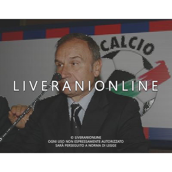 Roma - 30/ 08 / 2006 - Salone d\'Onore del Coni - Foro Italico - Cerimonia di presentazione dei Calendari 2006/2007 della Serie A e della Serie B TIM - nella foto: Il Presidente del Coni Gianni Petrucci ph Corradetti/ag. aldo liverani 