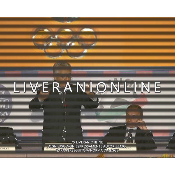 Roma - 30/ 08 / 2006 - Salone d\'Onore del Coni - Foro Italico - Cerimonia di presentazione dei Calendari 2006/2007 della Serie A e della Serie B TIM - nella foto: Antonio Matarrese e Gianni Petrucci ph Corradetti/ag. aldo liverani 