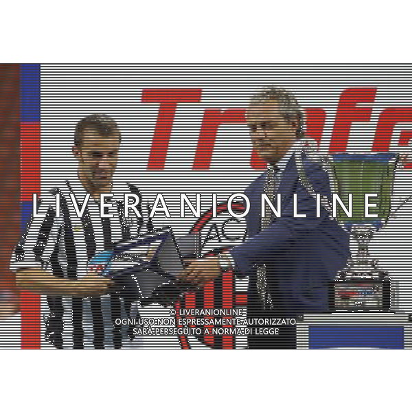 Milano 31/08/2006 trofeo tim 2006 inter-milan-juventus nella foto del piero premiato miglior giocatore del torneo ph marco luzzani/ag aldo liverani s.a.s.