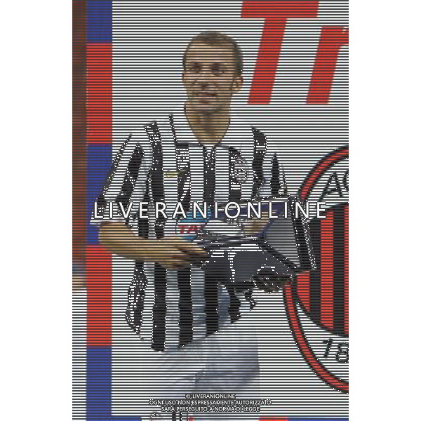 Milano 31/08/2006 trofeo tim 2006 inter-milan-juventus nella foto del piero premiato miglior giocatore del torneo ph marco luzzani/ag aldo liverani s.a.s.