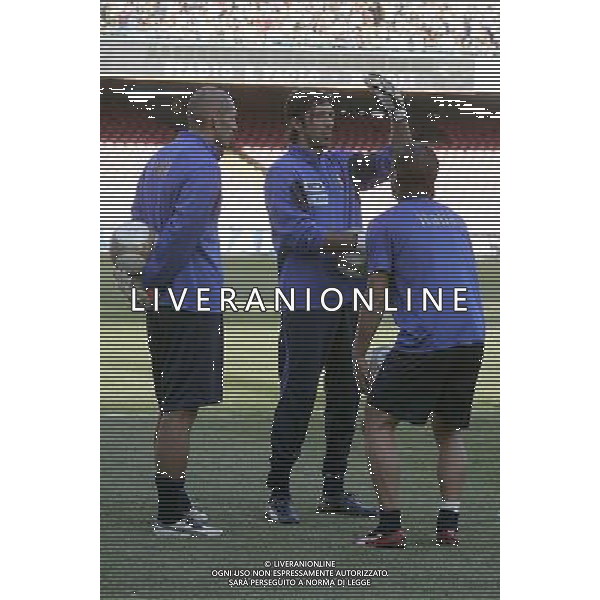 ALLENAMENTO DELLA NAZIONALE ITALIANA ALLO STADIO SAN PAOLO DI NAPOLI 01/09/2006 NELLA FOTO: GIANLUIGI BUFFON CON CASSANO ANTONIO FOTO MOSCA- AG ALDO LIVERANI