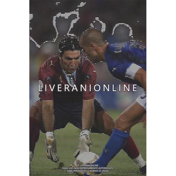 Italia - Lituania qualificazione europei a Napoli 02/09/2006 nella foto gianluigi buffon con fabio cannavaro * ph gianni nucci/ag: aldo liverani