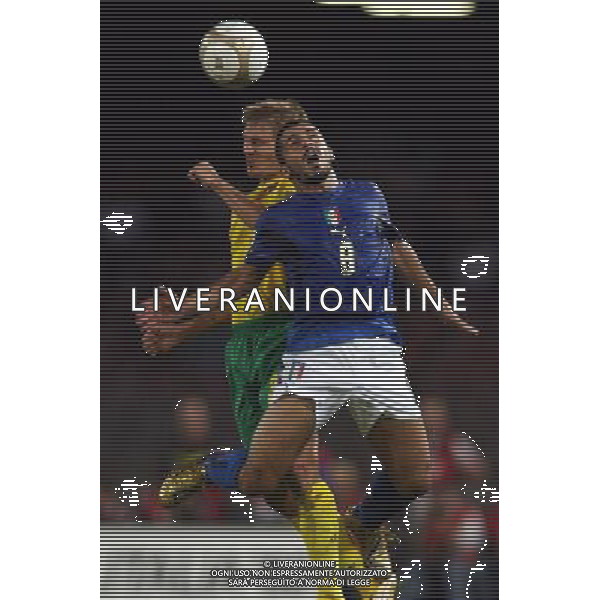 Italia - Lituania qualificazione europei a Napoli 02/09/2006 nella foto gennaro gattuso con dziaukstas * ph gianni nucci/ag: aldo liverani