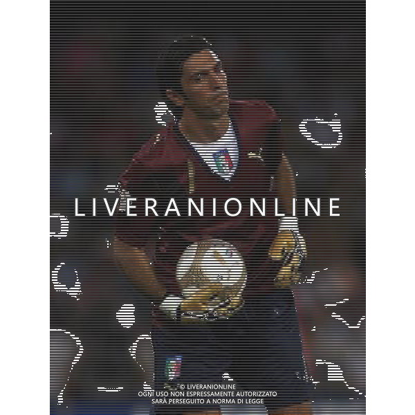 Italia - Lituania qualificazione europei a Napoli 02/09/2006 nella foto gianluigi buffon * ph gianni nucci/ag: aldo liverani