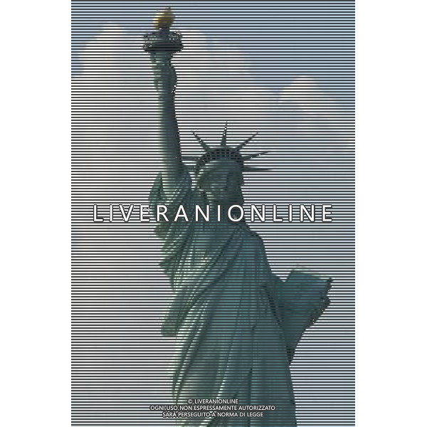 NEW YORK E DINTORNI LUGLIO 2005 NELLA FOTO LA STATUA DELLA LIBERTA\' FOTO ROMANO/AG ALDO LIVERANI