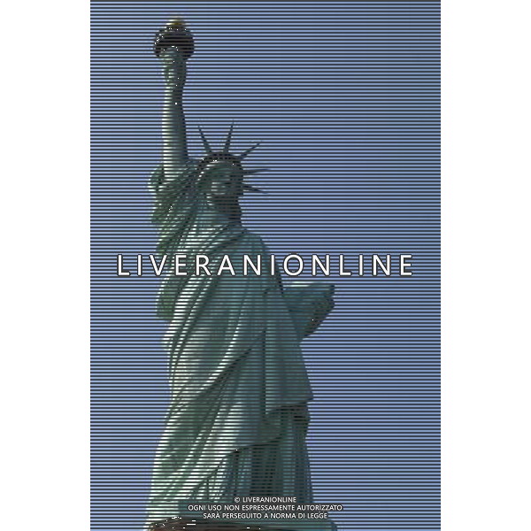 NEW YORK E DINTORNI LUGLIO 2005 NELLA FOTO LA STATUA DELLA LIBERTA\' FOTO ROMANO/AG ALDO LIVERANI