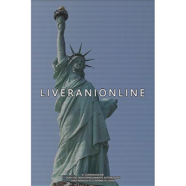 NEW YORK E DINTORNI LUGLIO 2005 NELLA FOTO LA STATUA DELLA LIBERTA\' FOTO ROMANO/AG ALDO LIVERANI