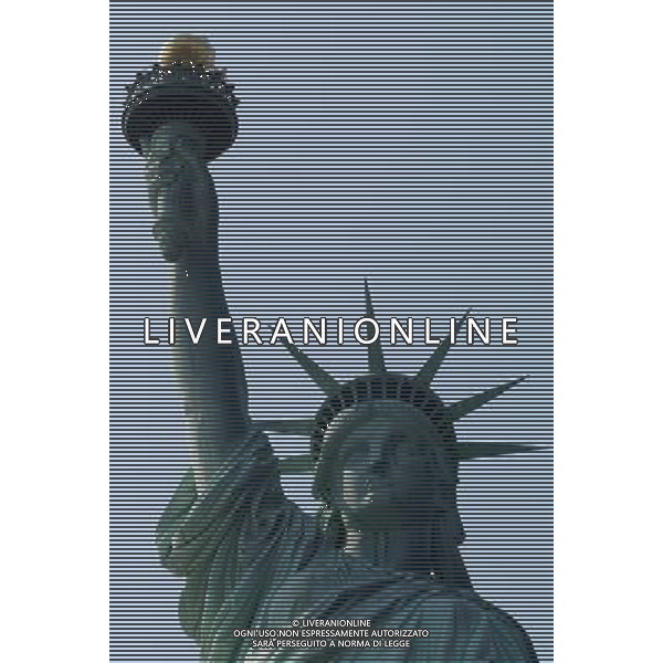 NEW YORK E DINTORNI LUGLIO 2005 NELLA FOTO LA STATUA DELLA LIBERTA\' FOTO ROMANO/AG ALDO LIVERANI