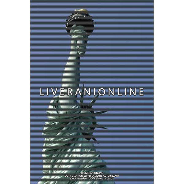 NEW YORK E DINTORNI LUGLIO 2005 NELLA FOTO LA STATUA DELLA LIBERTA\' FOTO ROMANO/AG ALDO LIVERANI