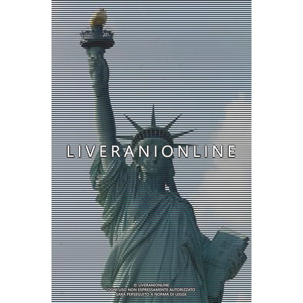 NEW YORK E DINTORNI LUGLIO 2005 NELLA FOTO LA STATUA DELLA LIBERTA\' FOTO ROMANO/AG ALDO LIVERANI