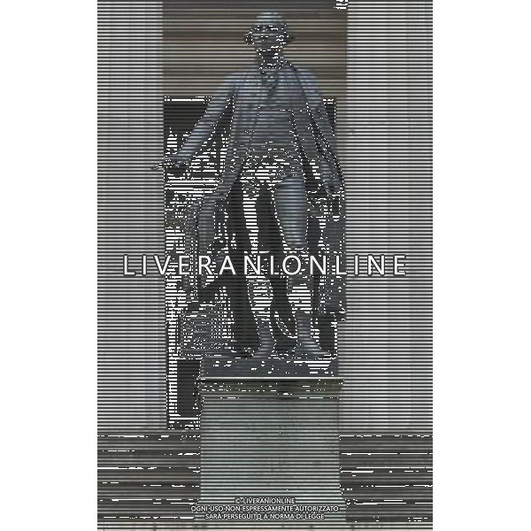 NEW YORK E DINTORNI LUGLIO 2005 NELLA FOTO LA STATUA DI GEORGE WASHINGHTON IN WALL STREET FOTO ROMANO/AG ALDO LIVERANI