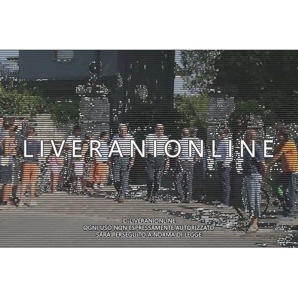 Cassano D\'Adda 5 settmbre 2006 Camera Ardente di Facchetti Giacinto nella foto: gente commossa all\'esterno della villa dove e\' situata la camera ardente foto Pasinetti / Ag. Aldo Liverani