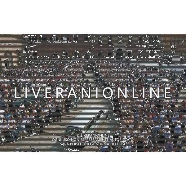 Milano 6 settembre 2006 Funerali di Facchetti Giacinto nella foto: l\'arrivo del feretro presso la basilica di Sant\'Ambrogio foto Andry / Ag. Aldo Liverani