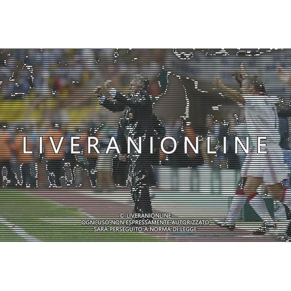 MONTECARLO MONACO 29-08-2003 MILAN - PORTO SUPERCOPPA EUROPEA PREMIAZIONE NELLA FOTO: ANCELOTTI CARLO ESULTANTE DOPO IL FISCHO FINALE* AGENZIA ALDO LIVERANI